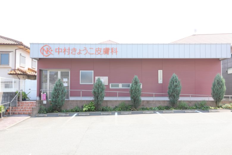 外観の様子1：建物正面